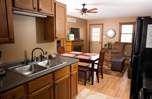 Laurelville Cabina | Prancing Doe sleeps 6, or rent all 4 for 20. Horseback riding across the Rd!