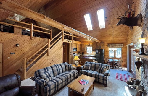 Nekoosa Cabina | Premier Cabin Retreat <2 miles to Sand Valley Golf