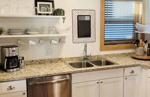 Historic Railroad District Casa | Premier Downstairs Flat in Perfect Down Town Location