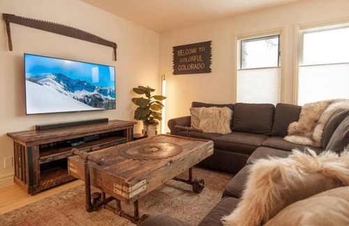 Telluride Apartamento | Premier Downtown Telluride Condo with Pool, Hot Tub & Parking
