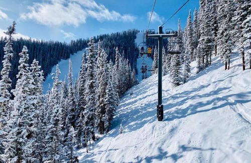 Telluride Apartamento | Premier Downtown Telluride Condo with Pool, Hot Tub & Parking