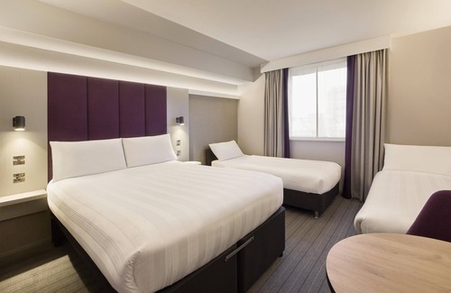 Crawley Hotel | Premier Inn London Gatwick Manor Royal