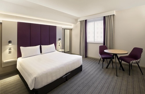 Newark upon Trent Hotel | Premier Inn Nottingham West