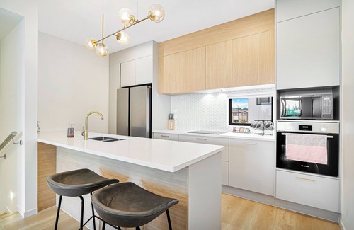 Auckland Central Business District Casa | Premier Parkview 3-Bedroom House with Garage Unit 33