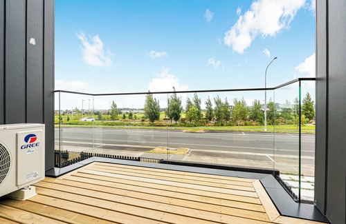 Auckland Central Business District Casa | Premier Parkview 3-Bedroom House with Garage Unit 33