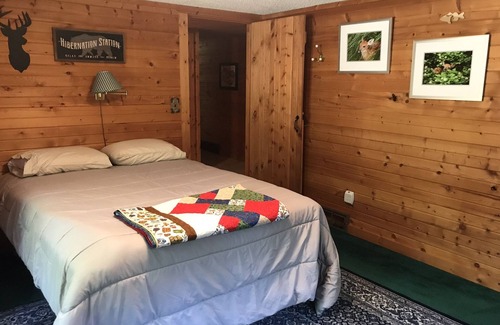 Baldwin Cabina | ALOJAMIENTO PREMIER SECLUDED EN UNA UBICACIÓN PRIMERA CERCA DEL RÍO MARQUETTE PERE FAMOSO DEL MUNDO