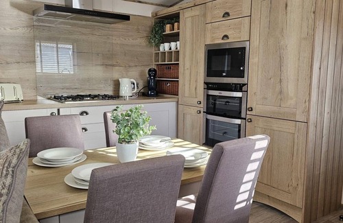 Hunstanton Cabina | Premium 2 Bedroom Caravan With Free Wifi