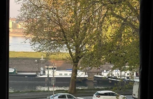 Ruhrort Apartamento | Premium 2-Level apartment on Rhine, Great Location