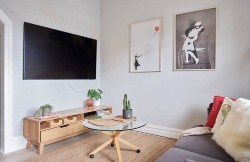 Redfern Casa | Premium 3 Bed Terrace with parking