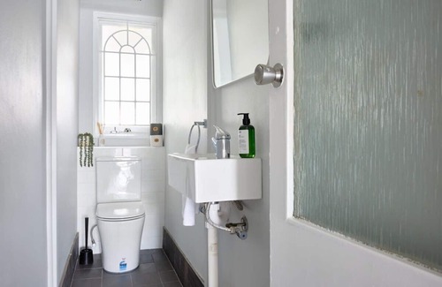 Redfern Casa | Premium 3 Bed Terrace with parking