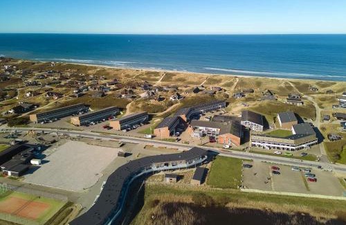 Sondervig Apartamento | Premium apartment with loft in holiday park