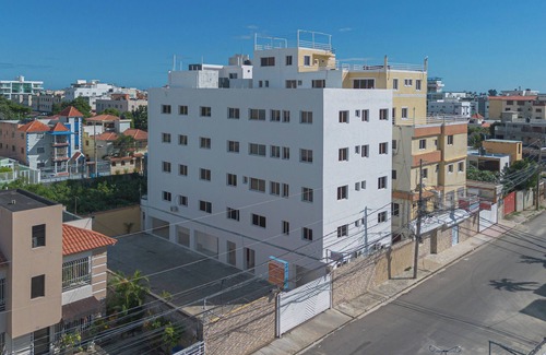 Corales del Sur Apartamento | Premium Double Room Fridge & Gated Parking