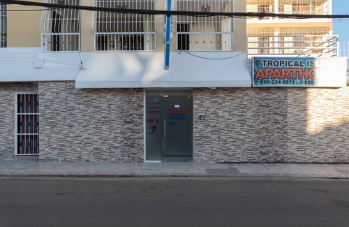 Corales del Sur Apartamento | Premium Double Room Fridge & Gated Parking