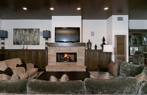 Deer Valley Condominio | Premium Luxury Three Bedroom Suite with Hot Tub 3 Apartment Hotel by RedAwning