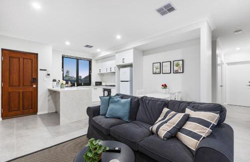 St James Casa | Premium Modern House-Walk to Curtin Uinversity-3 bedroom & 2 bathroom up for 4 People