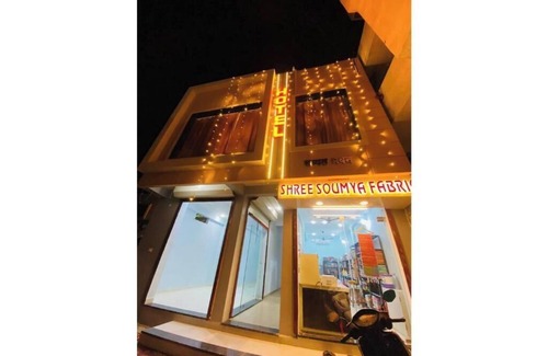 Maheshwar Apartamento | Premium quadruple room AC 3-5 occupancy@StayMore