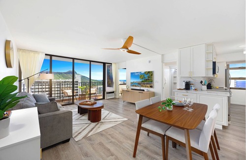 Waikiki Apartamento | Premium Remodeled Condo with Ocean View and Parking