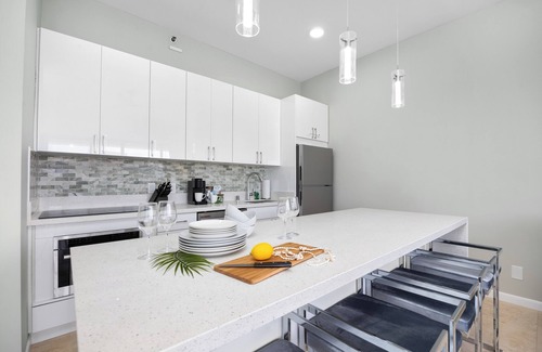 Waikiki Apartamento | Premium Remodeled Condo with Ocean View and Parking