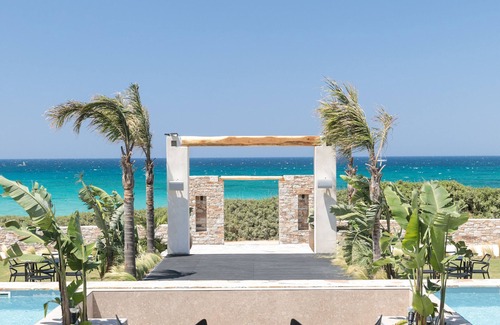 Kastraki Apartamento | Premium SeaView 2-Room Residence with HotTub -Eden Beachfront Residences &Suites