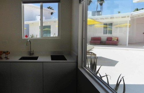 Uptown Design District Apartamento | Premium Suite, King Bed With Sofa Bed, Pool View