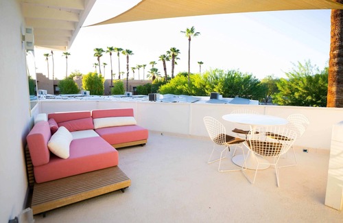 Uptown Design District Apartamento | Premium Suite, King Bed With Sofa Bed, Pool View