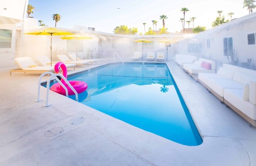 Uptown Design District Apartamento | Premium Suite, King Bed With Sofa Bed, Pool View