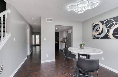 Peachtree Corners Casa | Premium Townhome w/ 2 King Beds & Luxury Bathrooms