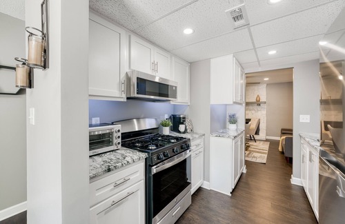 Peachtree Corners Casa | Premium Townhome #2 w/ 2 King Beds & Luxury Baths