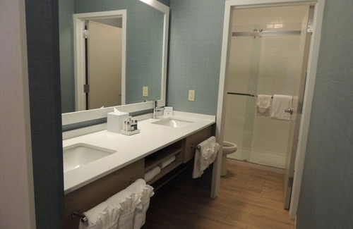 Medical Center Area Hotel | Premium Two Queen Room, The Inn at Longwood Medical, Walk to Museums - 2 Units