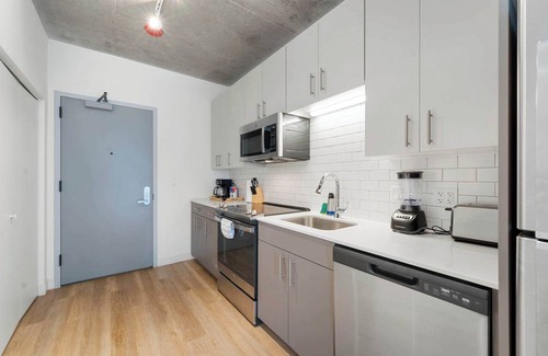 River North Apartamento | Premium Urban 4BR - Perfect Mix of Comfort & Location