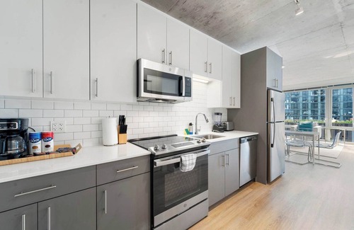 River North Apartamento | Premium Urban 4BR - Perfect Mix of Comfort & Location