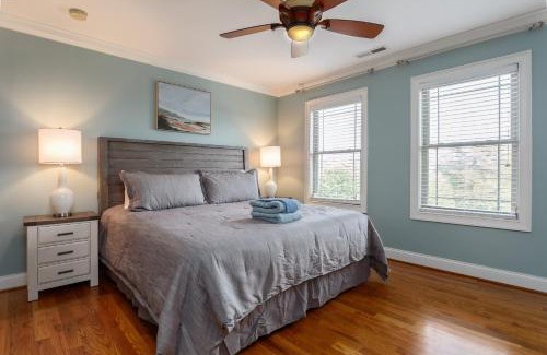 Asheville Casa | Premium WIFI! Luxurious Home in ASHEVILLE with PRIVATE Hot tub!