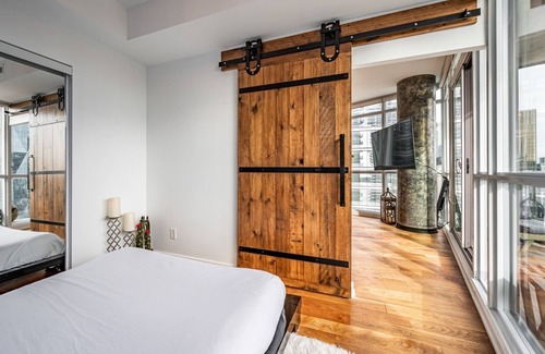 Bathurst Quay Hotel | Presidential Hotel - Stunning City and Water Views