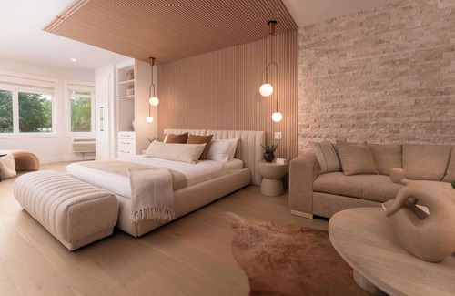 Downtown Kelowna Hotel | Prestige Beach House, WorldHotels Crafted