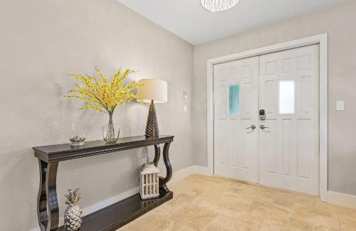 Pelican Casa | Prestigious location, Renewal Remodel, Heated Pool - Villa Pineapple Oasis