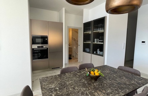 Corse-du-Sud Apartamento | PRESTIGIOUS SEAFRONT 3-BEDROOM APARTMENT RENTAL WITH HEATED POOL