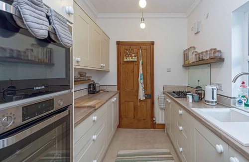 Ruthin Casa | Preswylfa Ruthin · Beautiful Redbrick Home in Ruthin Centre & Parking