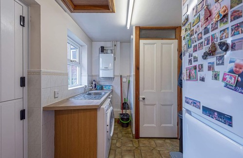 Ruthin Casa | Preswylfa Ruthin · Beautiful Redbrick Home in Ruthin Centre & Parking