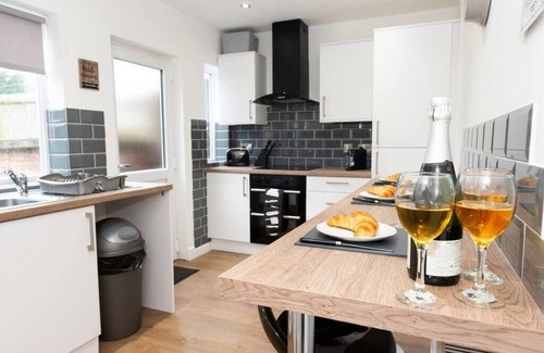 Tamworth Casa | Pretty 2 Bedroom House - Great Location & Parking