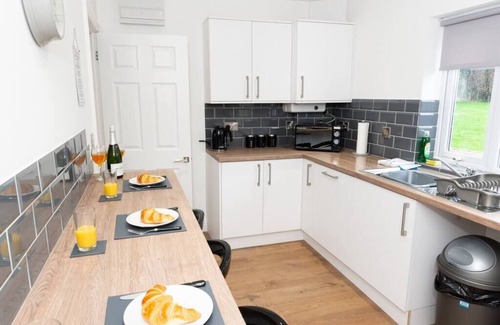 Tamworth Casa | Pretty 2 Bedroom House - Great Location & Parking