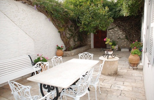 idhra Casa | Bonita casa de 3 dormitorios en la ciudad de Hydra cerca del puerto, sin escalones, patio de pvt