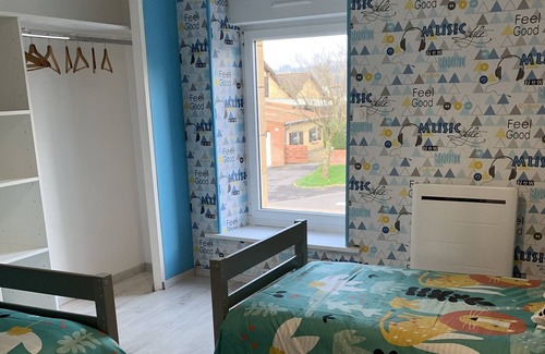 Harcy Casa | Pretty cottage in the wood of Harcy