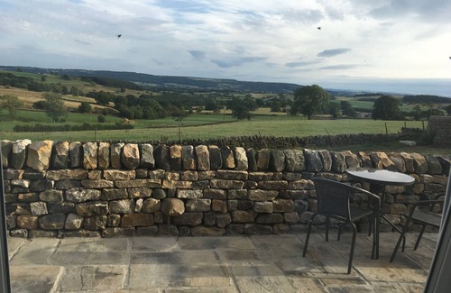 Otley Cabaña | Pretty cottage with enclosed patio and private hot tub with stunning veiws