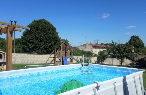 Saint-Savinien Casa | Bonita casa de campo cerca del océano para 6 a 9 personas con piscina
