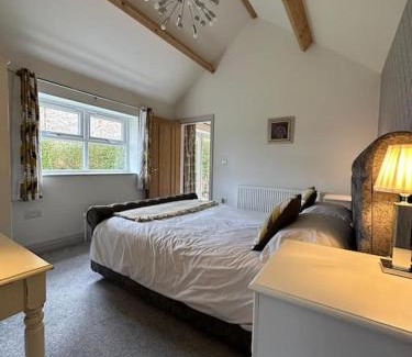 Alne Casa | Pretty Garden Cottage
