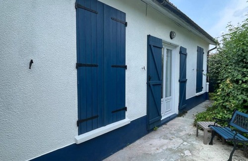 Pontault-Combault Casa | Pretty house with blue shutters