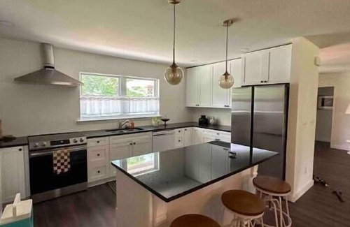 Perry Casa | Pretty Perry Home for Mid to Long Term Stays