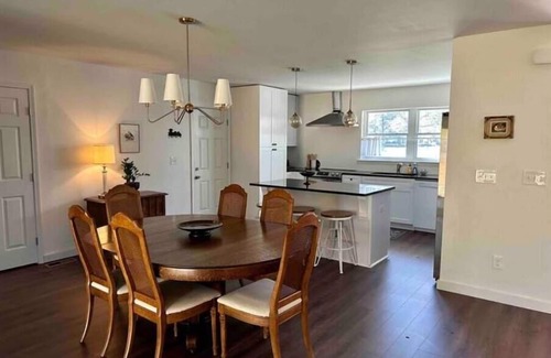 Perry Casa | Pretty Perry Home for Mid to Long Term Stays
