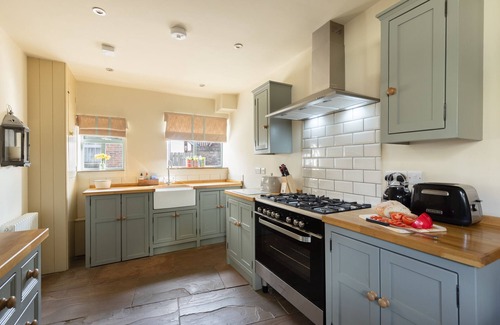 Sewerby Cabaña | Pretty Seaside cottage, sleeps 4 ( dog friendly )