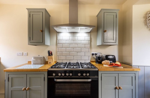 Sewerby Cabaña | Pretty Seaside cottage, sleeps 4 ( dog friendly )